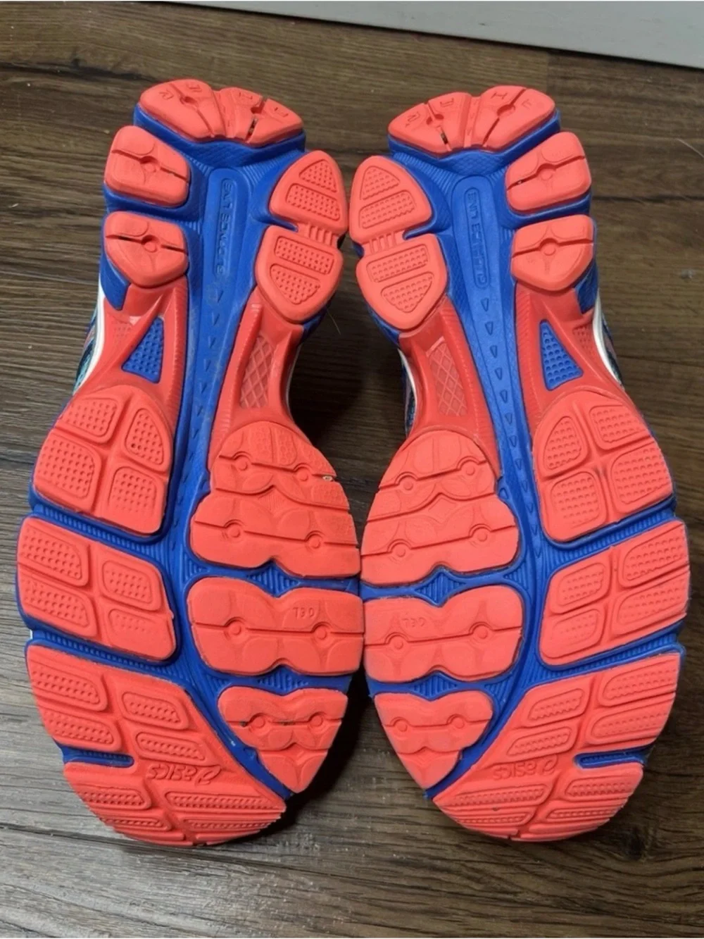 ASICS Gel-Cumulus 15 Running Shoes - Picture 2 of 7
